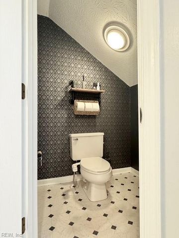 905 Edgewater DR, Newport News, VA 23602