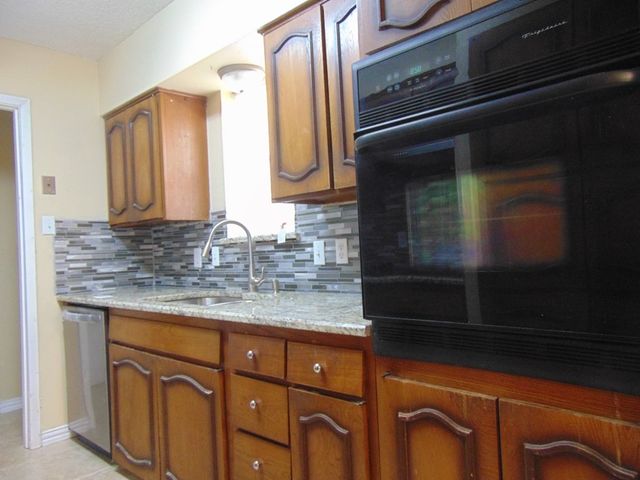 2114 E Park Row Drive, Arlington, TX 76010