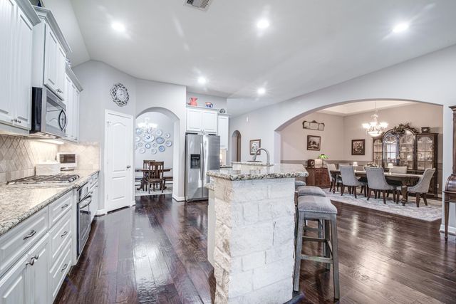 4409 W Maple Drive, Friendswood, TX 77546
