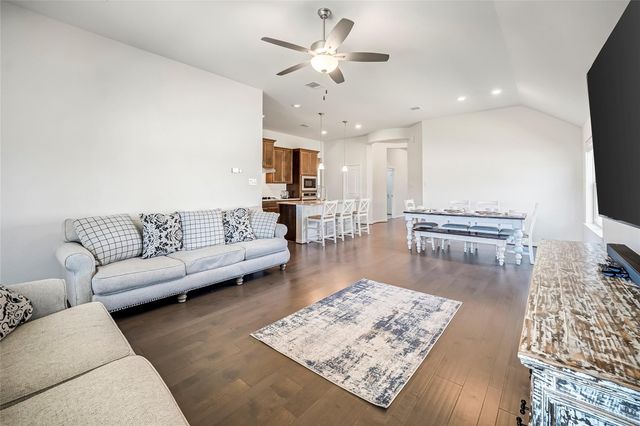 4213 Leslies Way, Dickinson, TX 77539