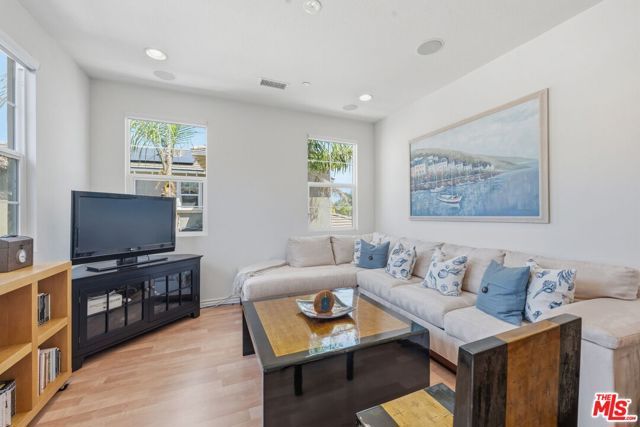 4061 Adriatic Street, Oxnard, CA 93035