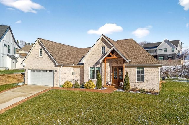 623 Longstreet Dr, Cookeville, TN 38506