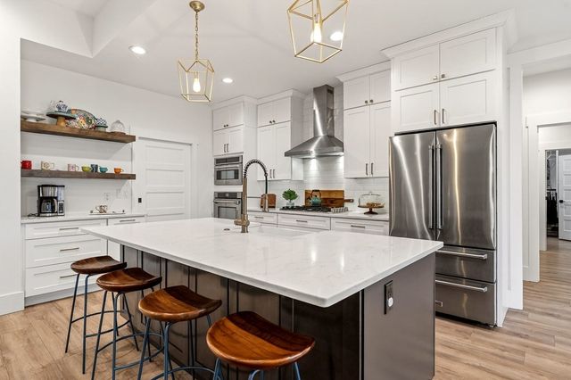 623 Longstreet Dr, Cookeville, TN 38506