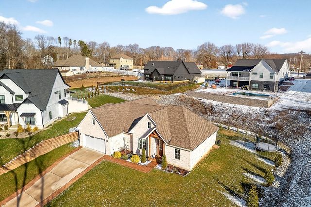 623 Longstreet Dr, Cookeville, TN 38506