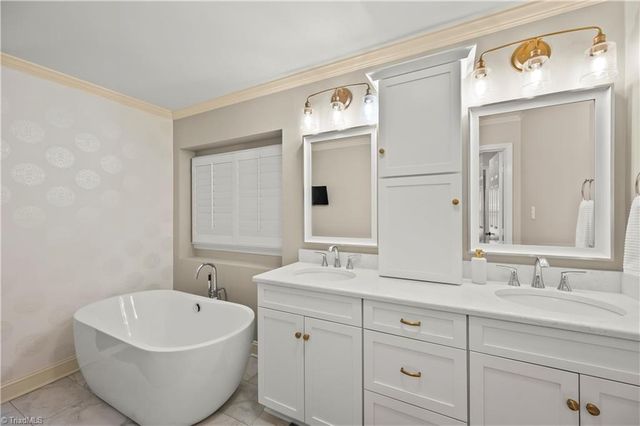 1000 Greenhurst Road, Winston-salem, NC 27104