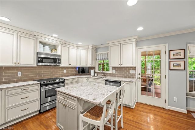 1000 Greenhurst Road, Winston-salem, NC 27104