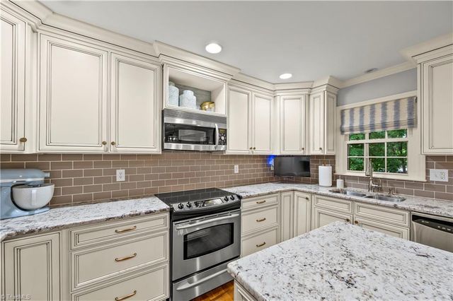1000 Greenhurst Road, Winston-salem, NC 27104