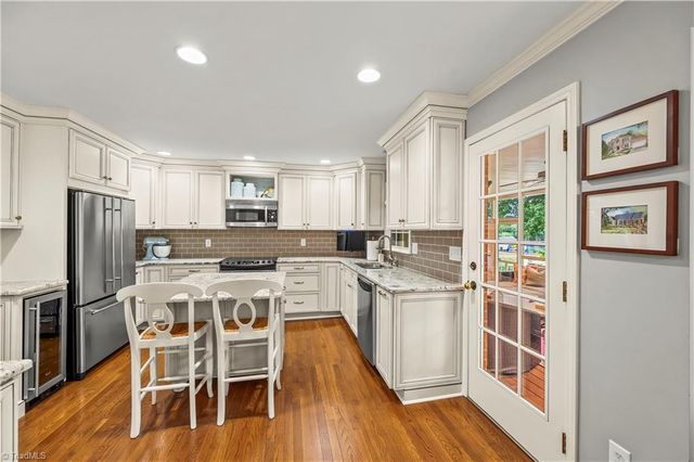 1000 Greenhurst Road, Winston-salem, NC 27104