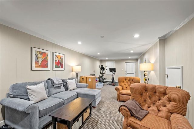1000 Greenhurst Road, Winston-salem, NC 27104