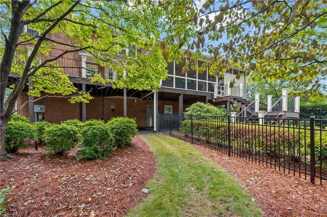 1000 Greenhurst Road, Winston-salem, NC 27104