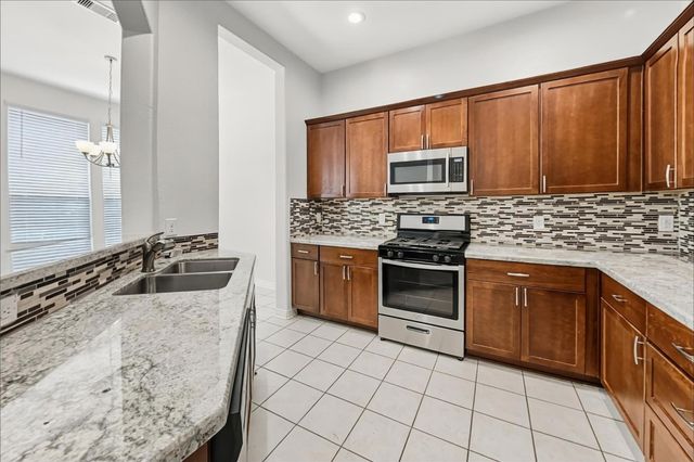 2204 Perkins Crossing Drive, Conroe, TX 77304