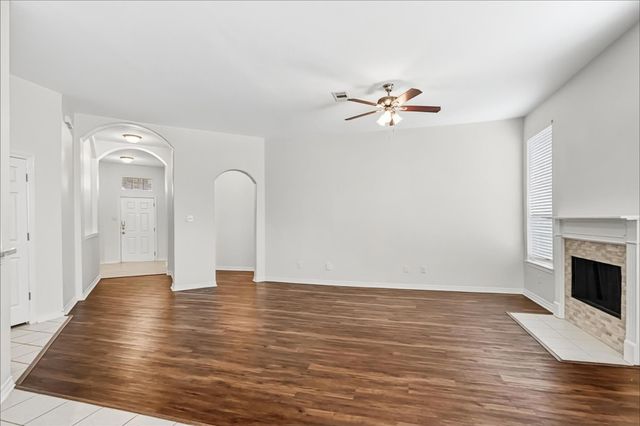 2204 Perkins Crossing Drive, Conroe, TX 77304