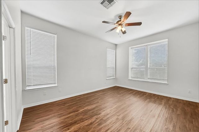 2204 Perkins Crossing Drive, Conroe, TX 77304