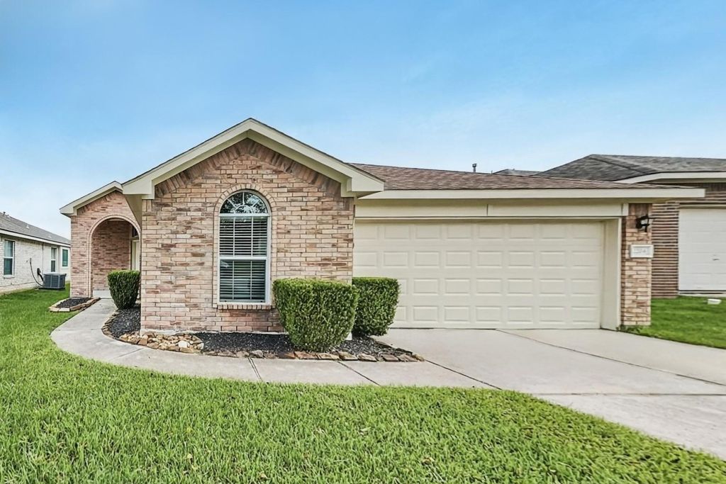 2204 Perkins Crossing Drive, Conroe, TX 77304