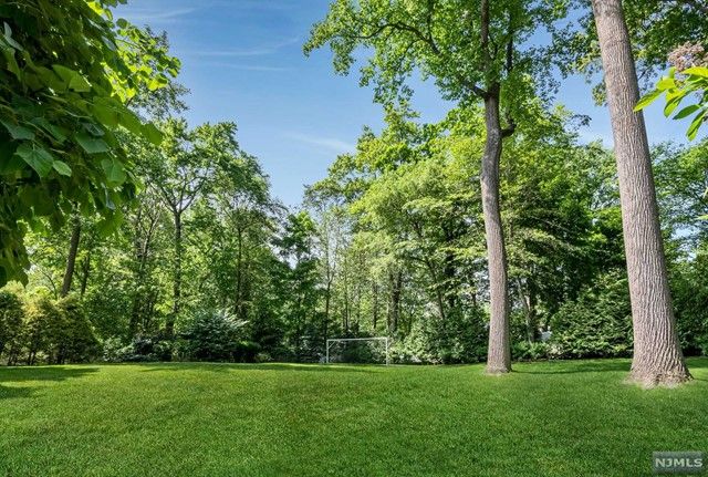 71 Rolling Ridge Road, Upper Saddle River, NJ 07458