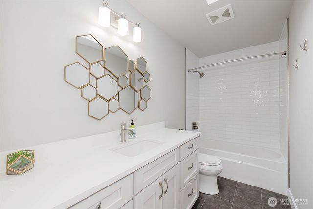 10362 Capistrano Place NE, Poulsbo, WA 98370