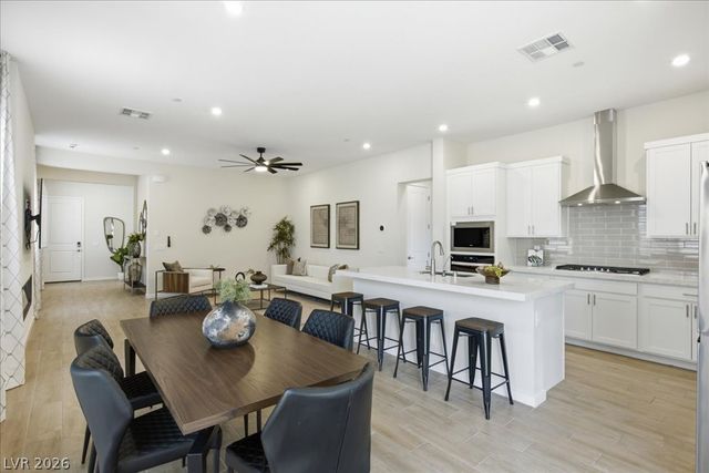 847 Eaton Falls Street, Henderson, NV 89011