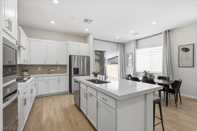 847 Eaton Falls Street, Henderson, NV 89011