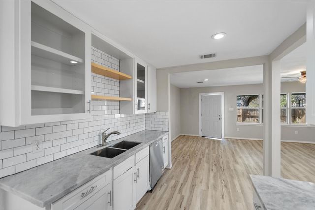 7019 Sur Court, Houston, TX 77033