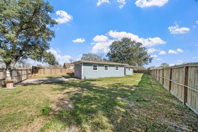 7019 Sur Court, Houston, TX 77033