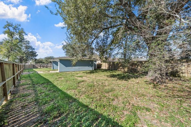 7019 Sur Court, Houston, TX 77033