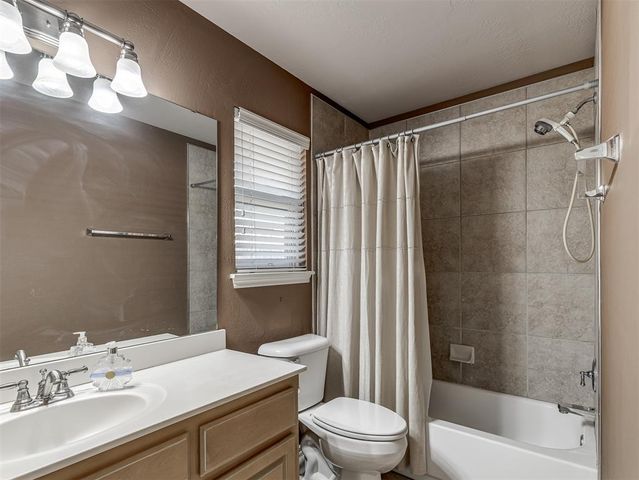 2805 NW 166th Street, Edmond, OK 73012