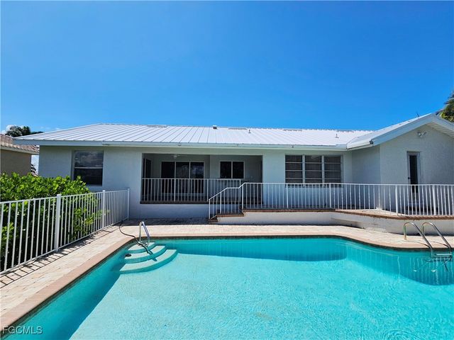 1242 Par View DR, Sanibel, FL 33957