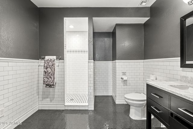 5710 E CAMELBACK Road, Phoenix, AZ 85018