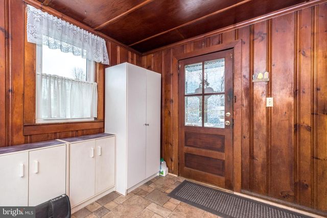 2002 EDGELY RD, Levittown, PA 19057