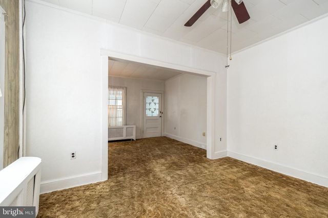 2002 EDGELY RD, Levittown, PA 19057