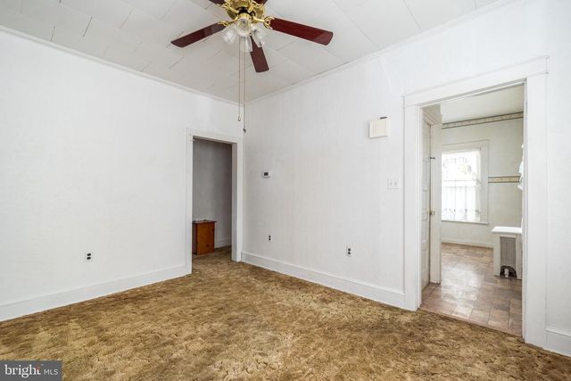 2002 EDGELY RD, Levittown, PA 19057