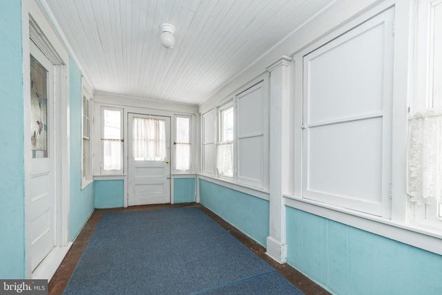 2002 EDGELY RD, Levittown, PA 19057