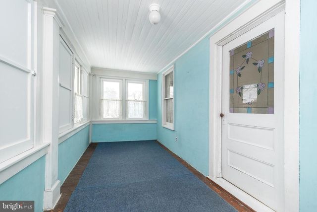 2002 EDGELY RD, Levittown, PA 19057