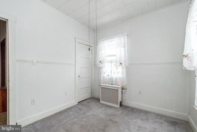 2002 EDGELY RD, Levittown, PA 19057