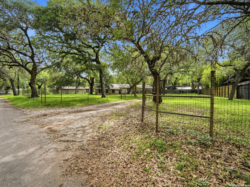 19214 Grey Forest, Helotes, TX 78023