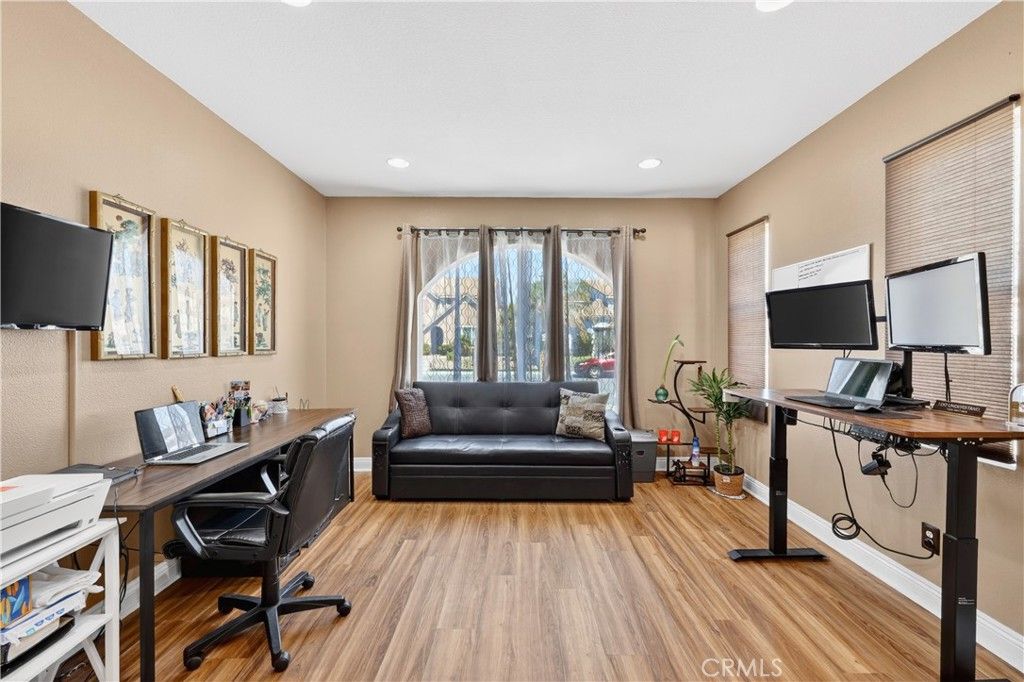 Image 12 of property listing at 27708 Carlton Oaks Street, Murrieta, CA 92562