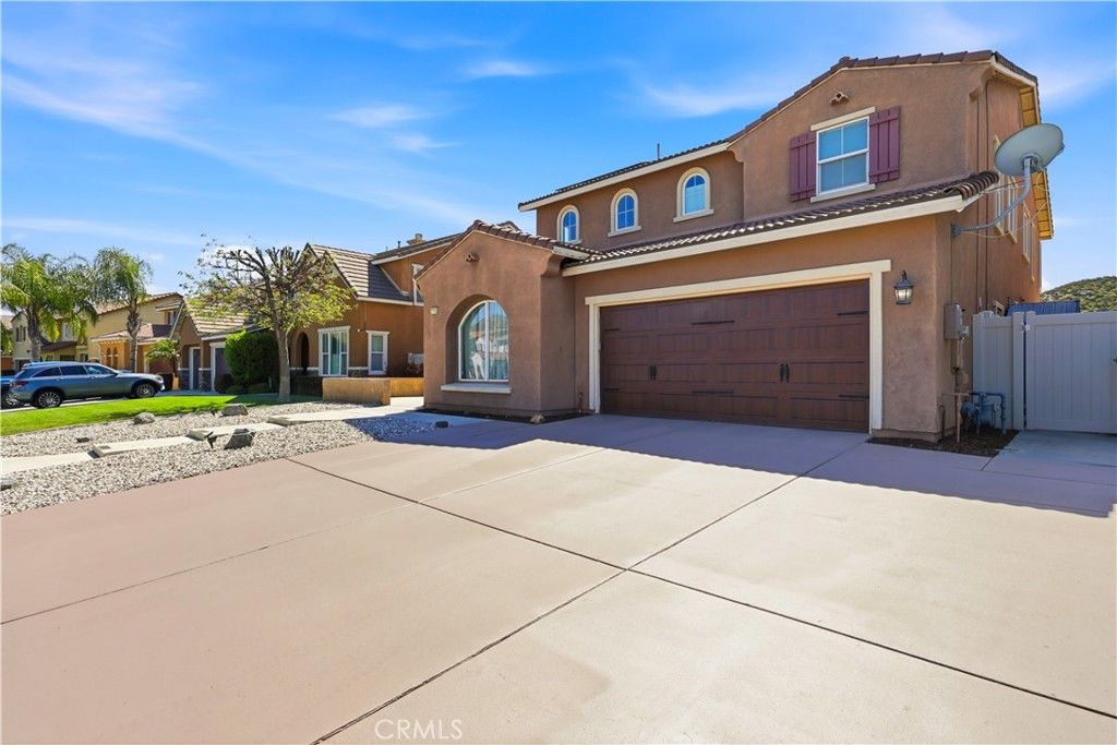 Image 5 of property listing at 27708 Carlton Oaks Street, Murrieta, CA 92562