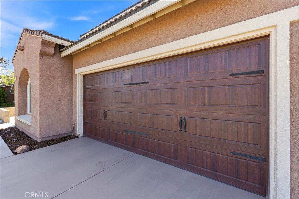 Image 6 of property listing at 27708 Carlton Oaks Street, Murrieta, CA 92562