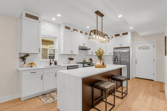5029 W Windsor Avenue, Chicago, IL 60630