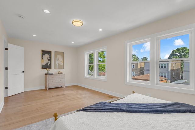 5029 W Windsor Avenue, Chicago, IL 60630