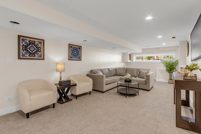 5029 W Windsor Avenue, Chicago, IL 60630