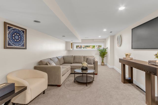 5029 W Windsor Avenue, Chicago, IL 60630