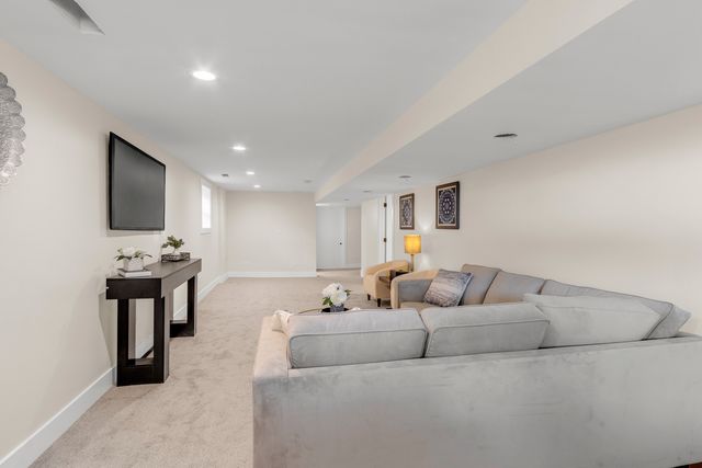 5029 W Windsor Avenue, Chicago, IL 60630