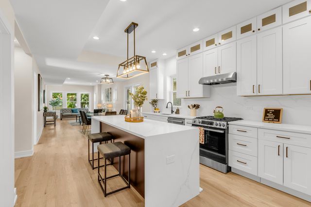 5029 W Windsor Avenue, Chicago, IL 60630