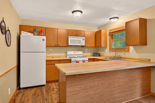 33165 Heather Street NW, Cambridge, MN 55008