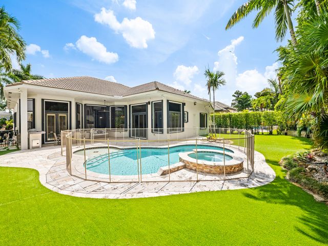 10800 Blue Palm Street, Plantation, FL 33324