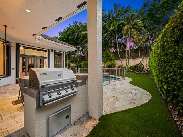 10800 Blue Palm Street, Plantation, FL 33324