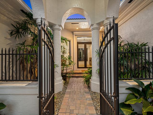 10800 Blue Palm Street, Plantation, FL 33324