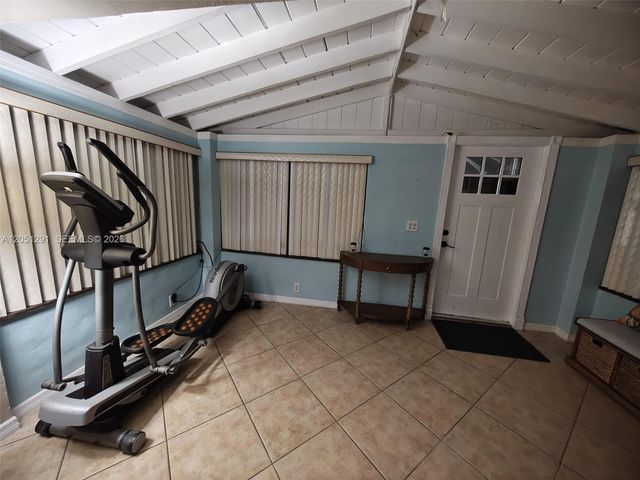 2418 Scott St, Hollywood, FL 33020