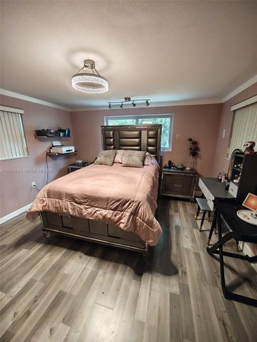 2418 Scott St, Hollywood, FL 33020